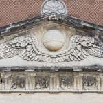 Pantheon Beneficis in Patriam (dettaglio timpano) 1890 - Verona, Cimitero Monumentale - Carlo e Attilio Spazzi